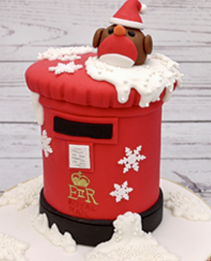 Photo of post-box / robin winter scene, sponge or fruit cake decorated with fondant icing.